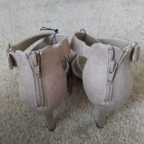 Shoe - Picture 3 of 8